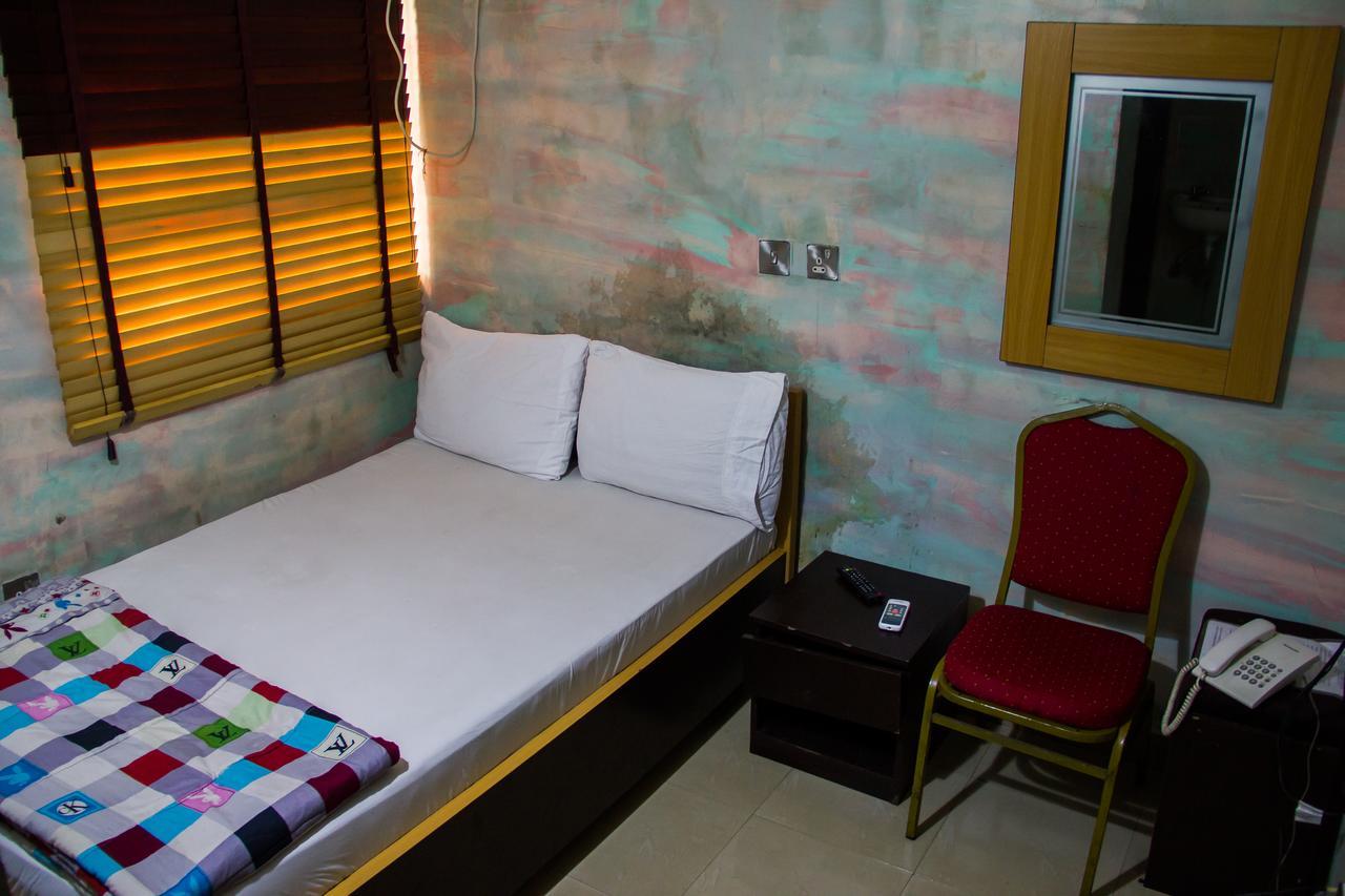 Glasshouse Hotel And Suites Egba エクステリア 写真