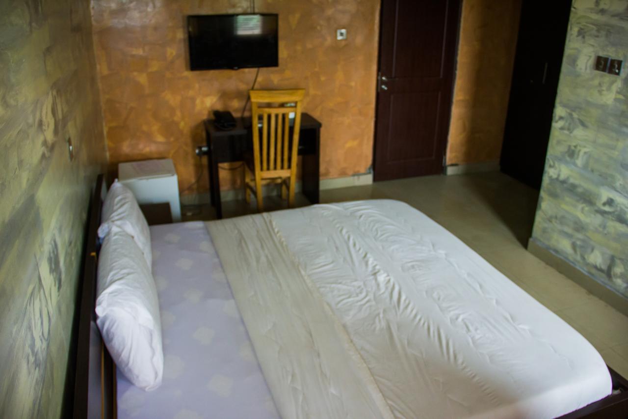 Glasshouse Hotel And Suites Egba エクステリア 写真